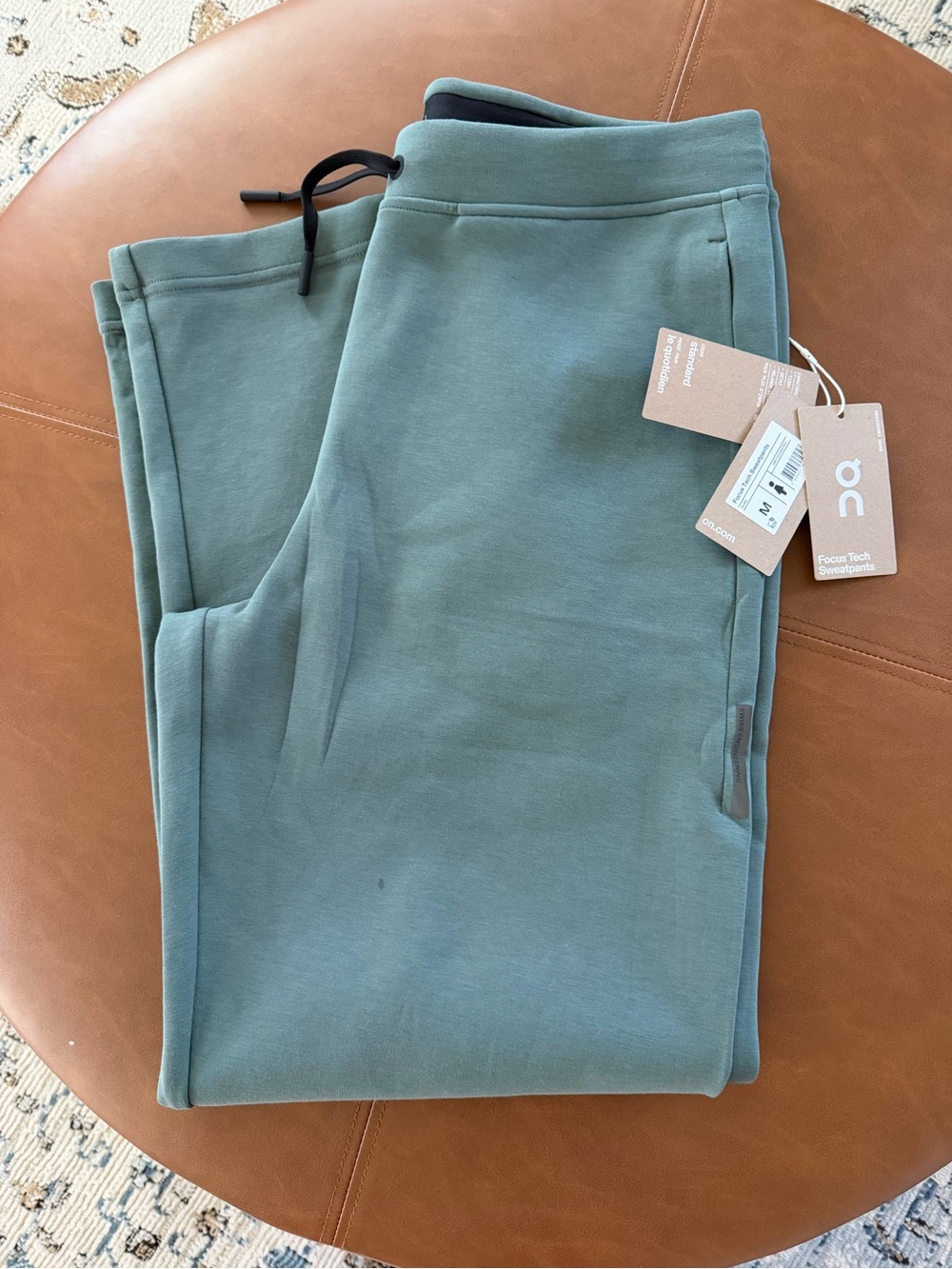 NWT On Running Focus Tech Sweatpants in Sage Green Women’s M
